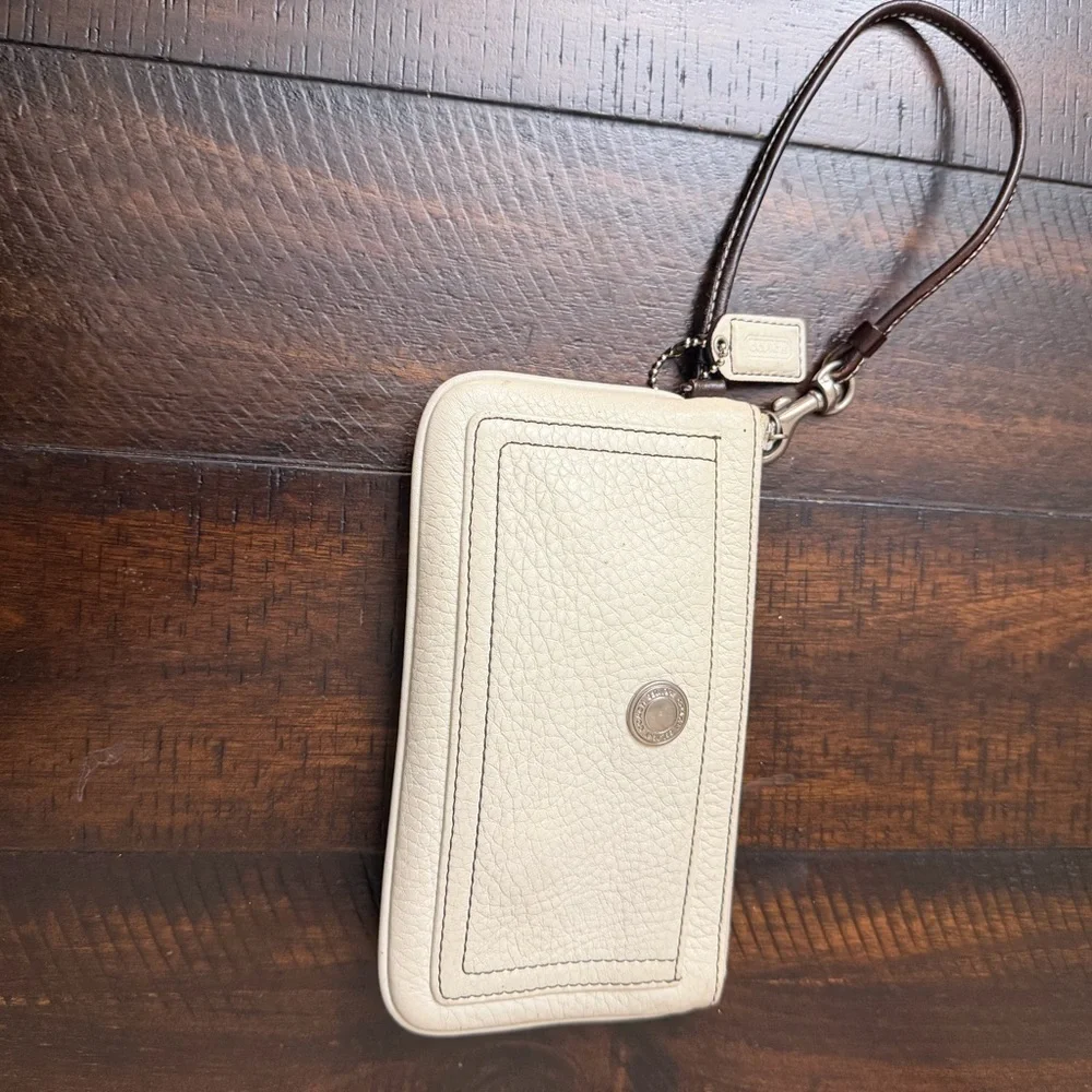 Vintage White Pebble Leather Coach Wristlet Handbag